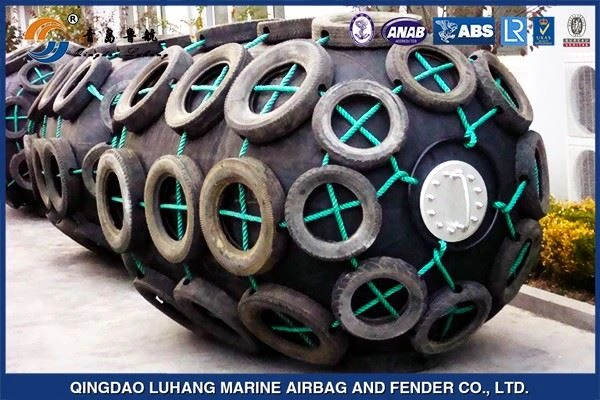 Pneumatic Rubber Fender With Tyres Chain Net For Ship To Ship 50Kpa 80Kpa