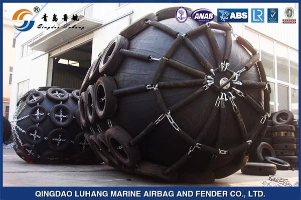 Pneumatic Rubber Fender With Tyres Chain Net For Ship To Ship 50Kpa 80Kpa
